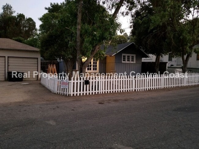 Foto del edificio - AVAILABLE FEBRUARY - 2 bedroom / 1 bath Pa...