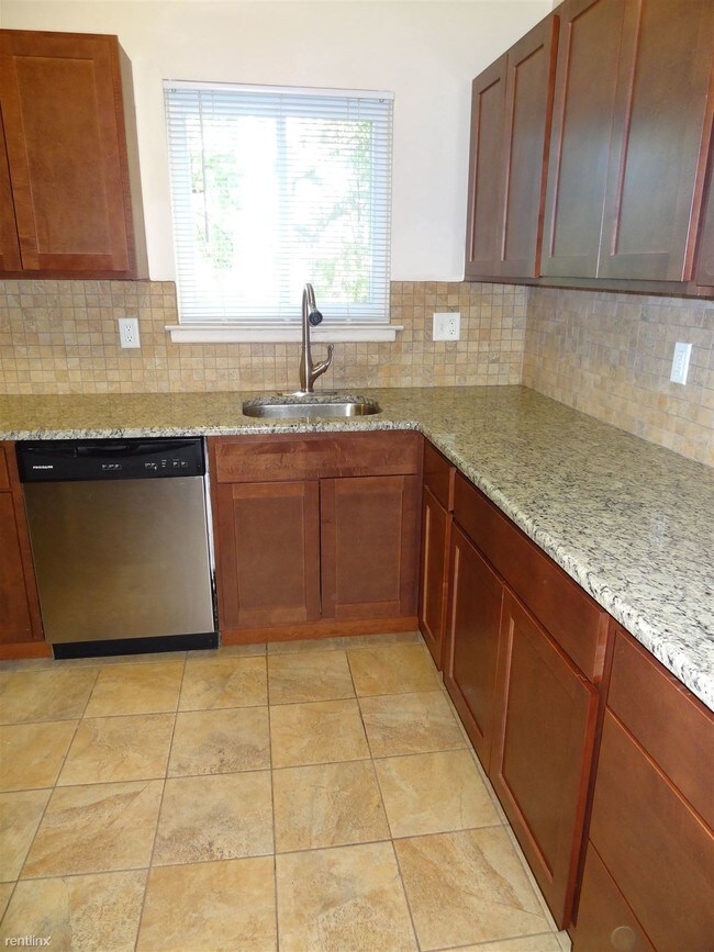 Building Photo - 3 br, 1 bath House - 1744 Henry Ruff Rd 17...