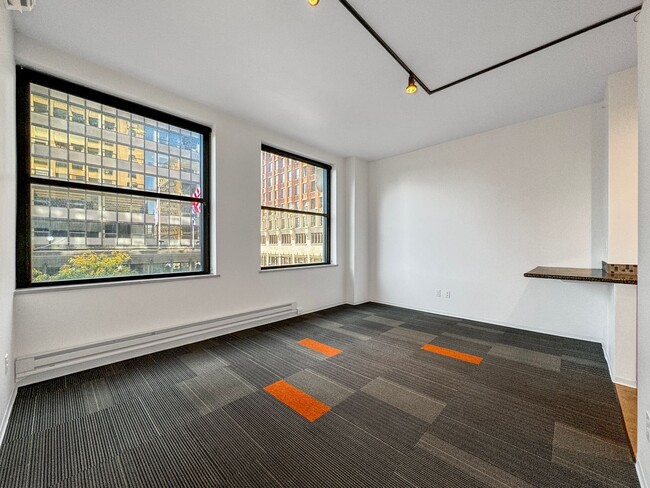 Interior Photo - The Des Moines Building