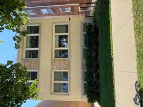 Building Photo - 2711 W Berwyn Ave