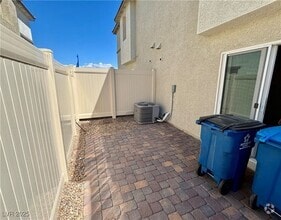Building Photo - 2746 Champagne Gold Ave