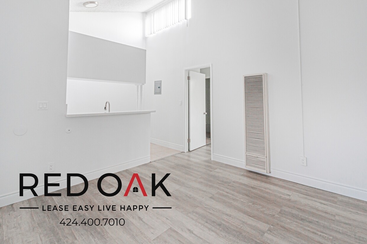 Foto principal - 10810 Sarah St