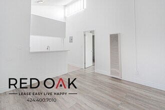 Building Photo - 10810 Sarah St