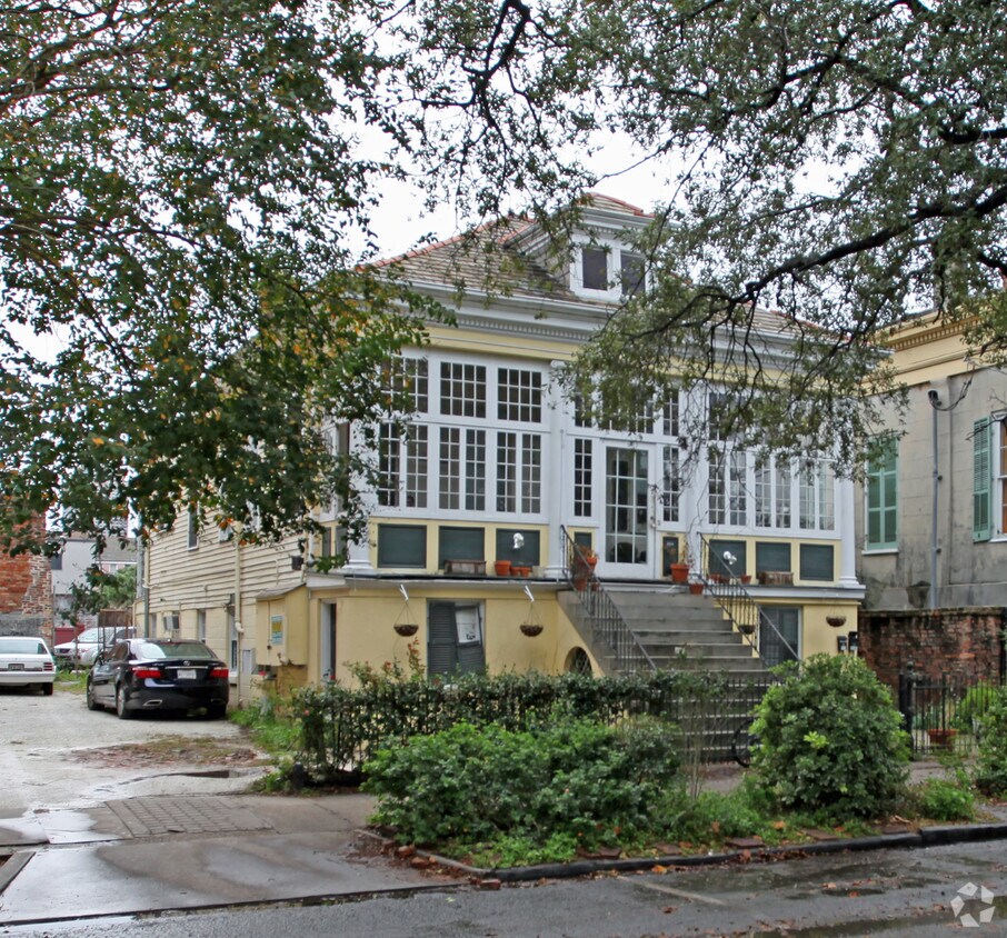 Building Photo - 520 Esplanade Ave