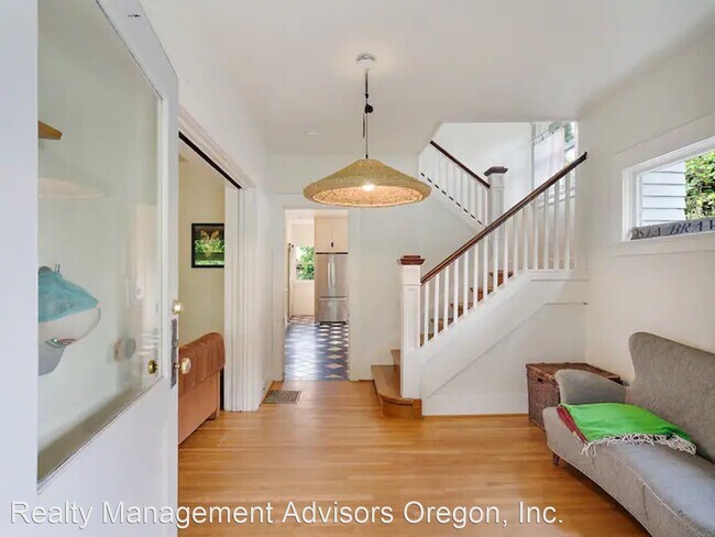 Building Photo - 3 br, 1.5 bath House - 3851 SE Woodward St.