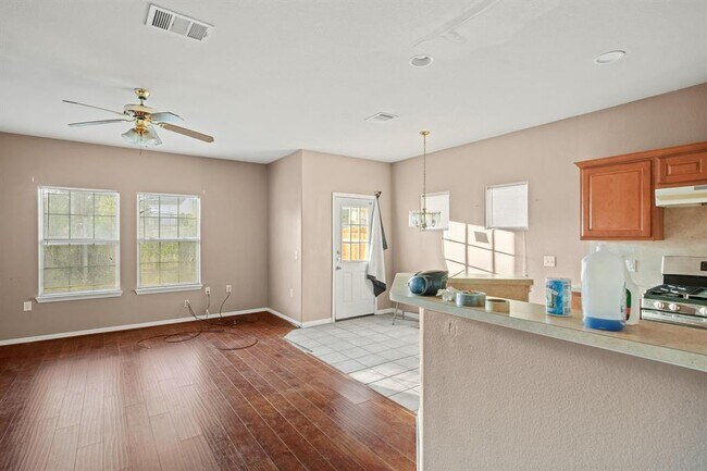 Building Photo - 7502 Lazy Creek Dr