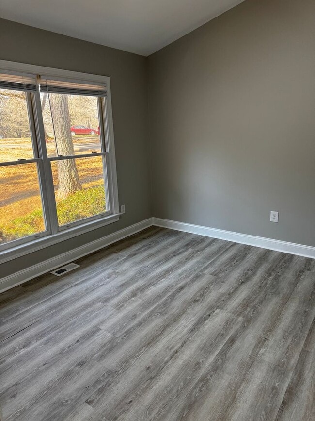 Building Photo - REDBUD TOWNHOUSES