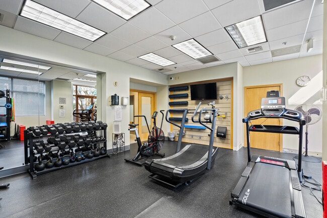 Building Photo - 1100 106th Ave NE