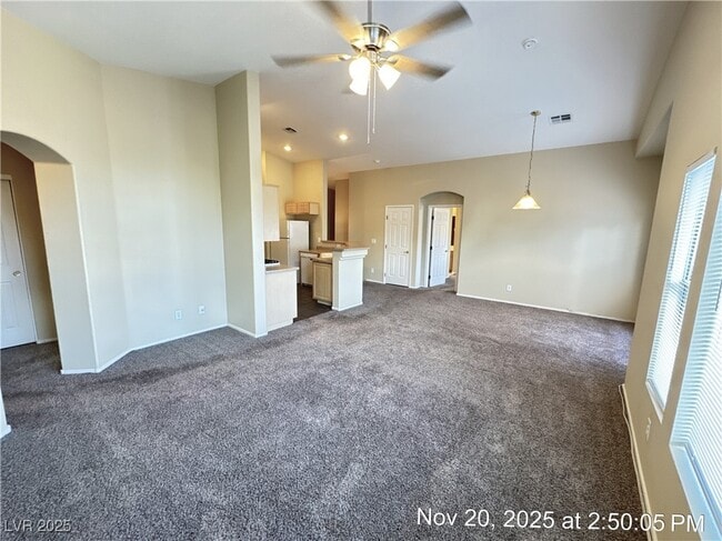 Foto del edificio - 6570 Bucking Horse Ln