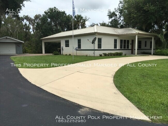 Building Photo - Enjoy Country Living in the Gorgeous 3/2 H...