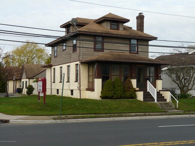Foto del edificio - 45 W Sylvania Ave