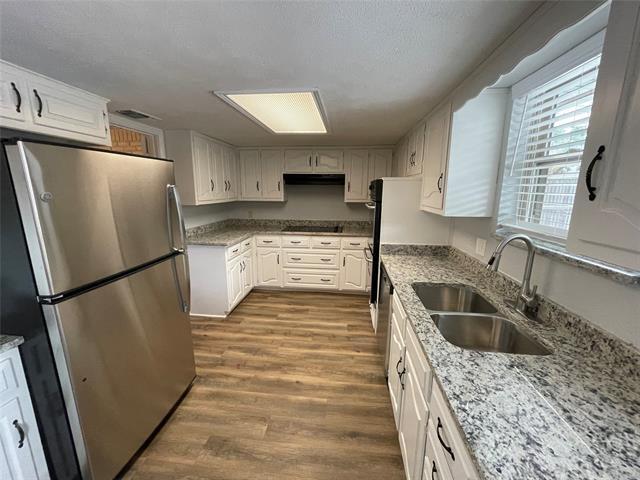 Building Photo - 906 Autumn Lake Dr