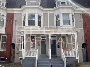 Building Photo - 330 Smyser St