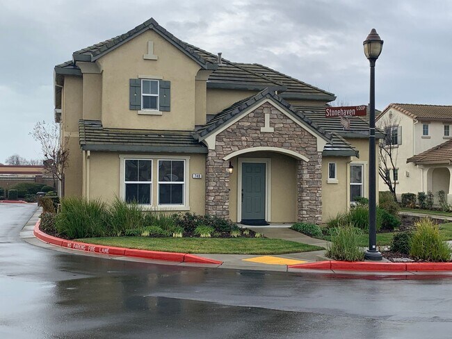 Foto del edificio - Beautiful home in a gated neighborhood!