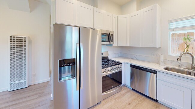 Building Photo - 6223 Hobart St