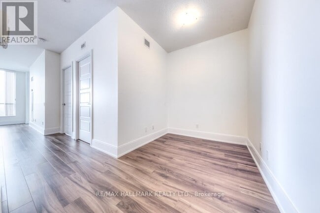 Photo du bâtiment - 15 Viking Ln