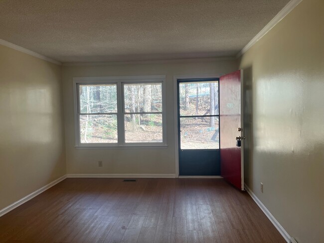 Living Room - view to entry - 293 Cedar Terrace Rd