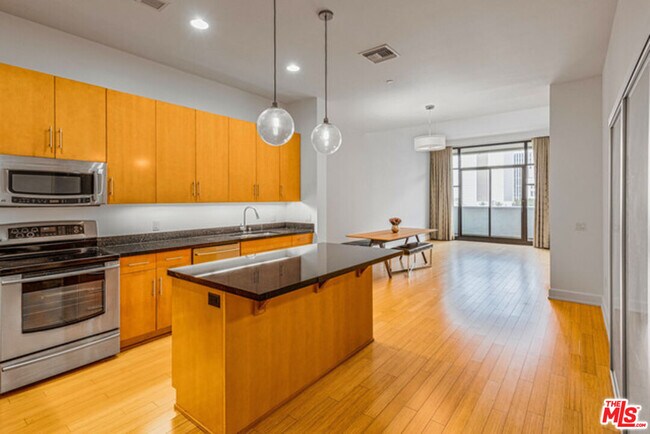Foto del edificio - 3223 W 6th St