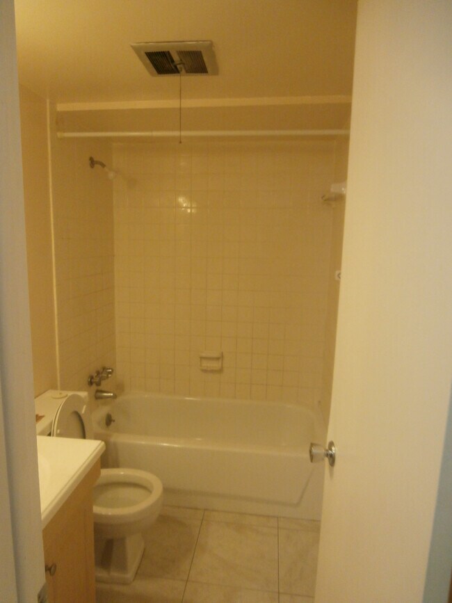 Foto del edificio - 525 S Broadway St