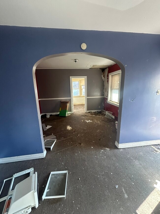 Building Photo - 8214 Pelham Ave