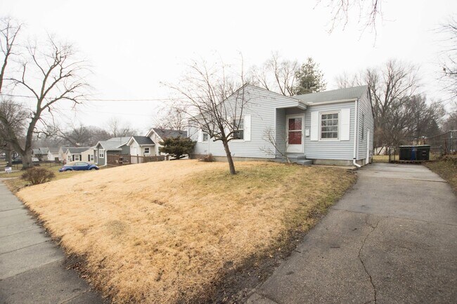 Building Photo - Cozy 3 bedroom 1 bath home - East Side