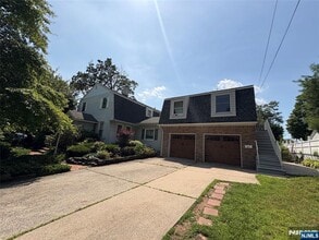 Building Photo - 100 3rd St