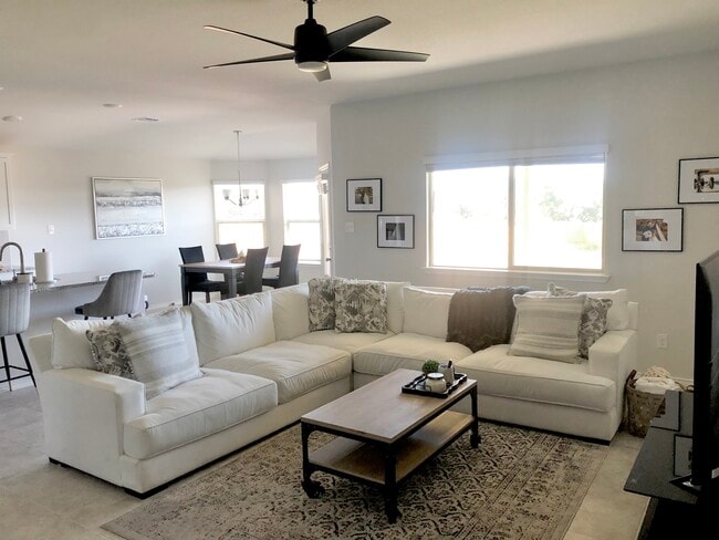 Open and spacious living, dining and kitchen - 2609 Creekside Hills Blvd