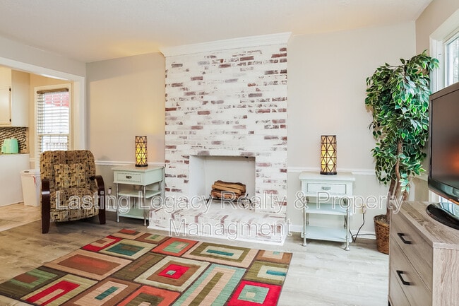 Foto del edificio - 2501 Wood Valley Rd