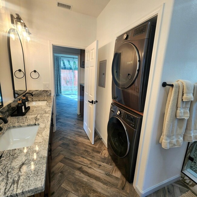 Building Photo - 26371 Helene Dr