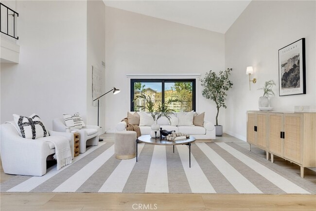 Foto del edificio - 421 Larry Ln