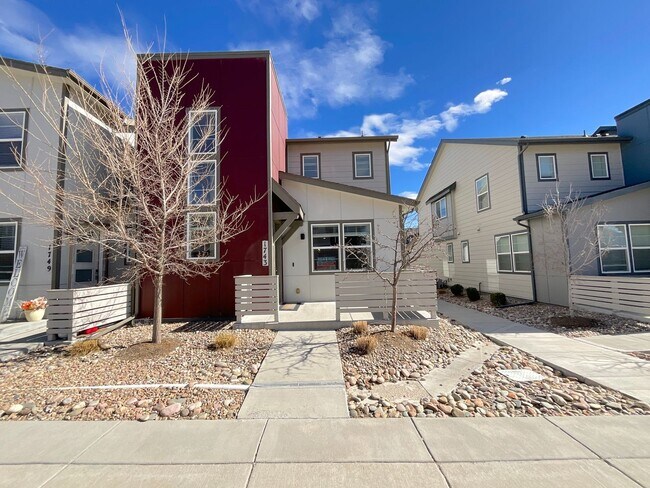 Photo - 3 Bedroom Townhome Available Near Voyager Pkwy & Interquest Pkwy!