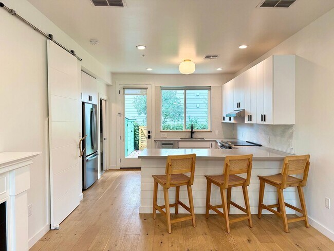 Foto del edificio - Modern Townhome in the Heart of the City