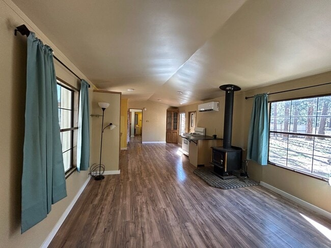 Foto del edificio - 2BD/2BA Home located in the Deschutes River Woods neighborhood with 2 master suites!