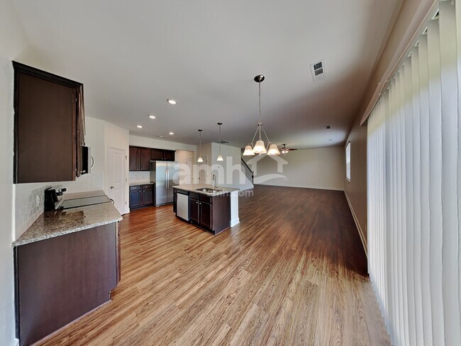 Foto del edificio - 5229 Lake Maxwell Drive