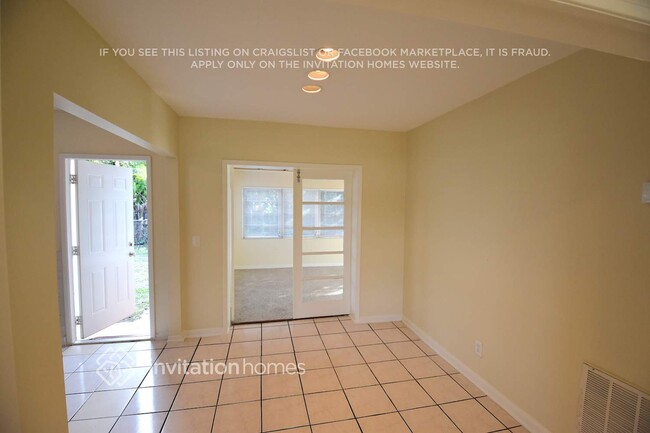 Foto del edificio - 1100 NE 166th St