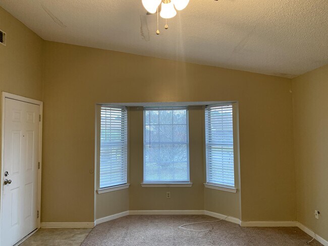 Building Photo - 813 Waterfield Dr