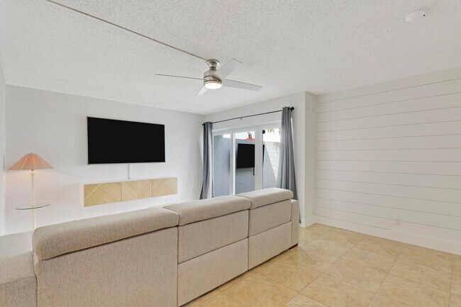 Foto del edificio - 118 Castlewood Dr