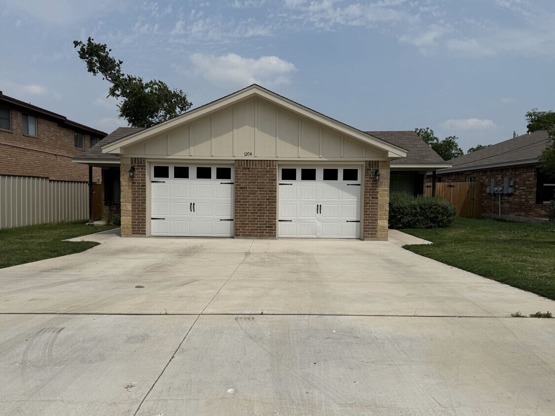 Foto principal - 1204 N 8th St