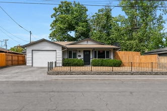 Building Photo - 8131 SE 68th Ave