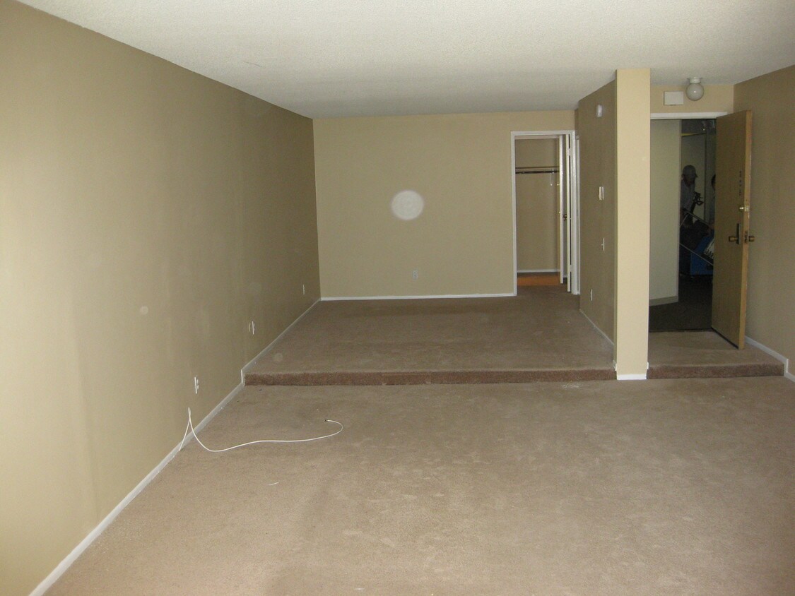 6151 Orange St, Los Angeles, CA 90048 Condo for Rent in Los Angeles