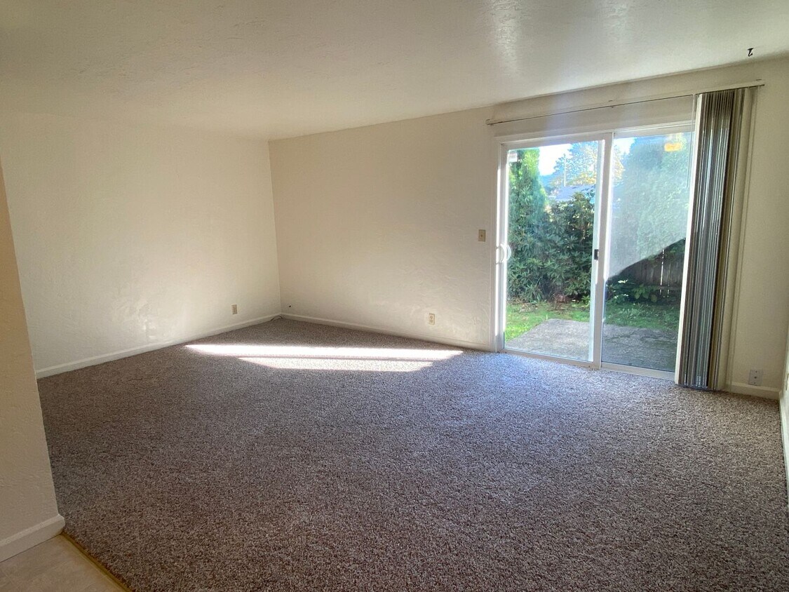 Primary Photo - Great 2 bed-1 bath townhome in Cottage Grove!