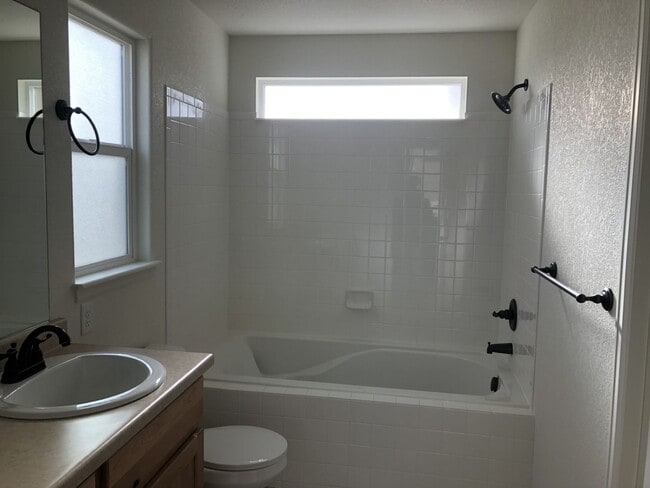 Building Photo - 858 Sunlight Peak Dr