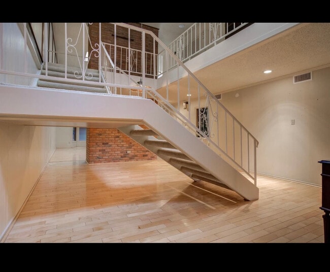 Foyer / Front Door View - 4610 Indiana Ave