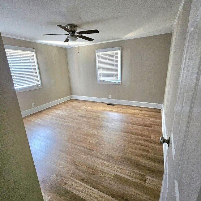 Building Photo - 2 bedroom home for rent!