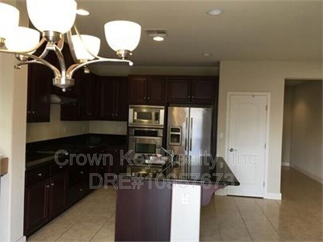 Building Photo - 519 W Campania Way