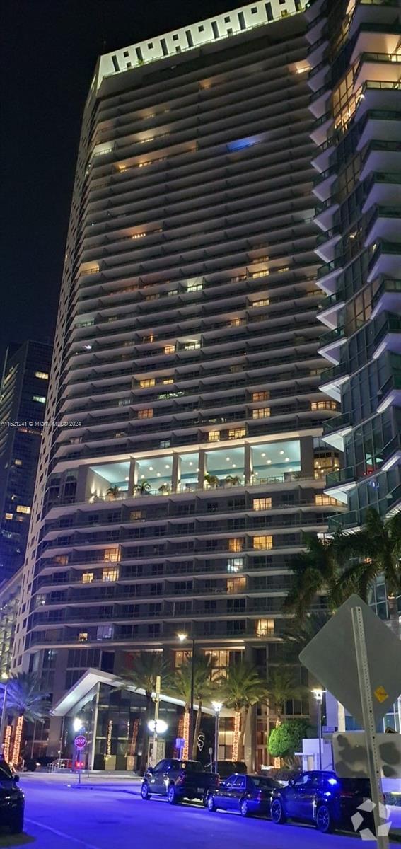 Building Photo - 1300 Brickell Bay Dr