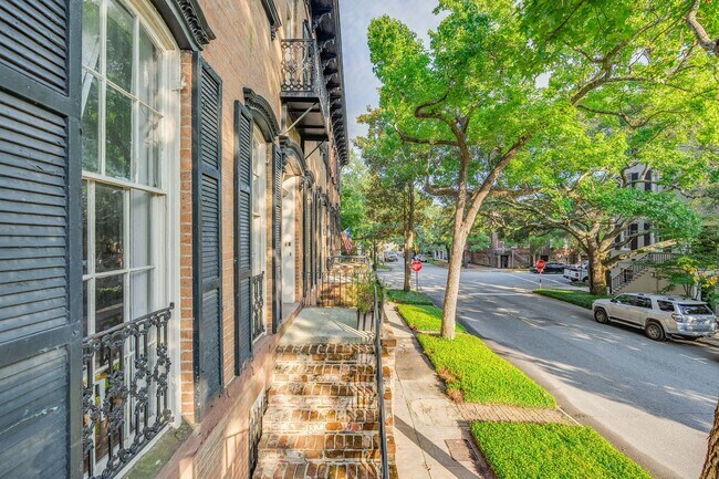 Building Photo - 1880 Historic Townhouse in the Heart of Do...