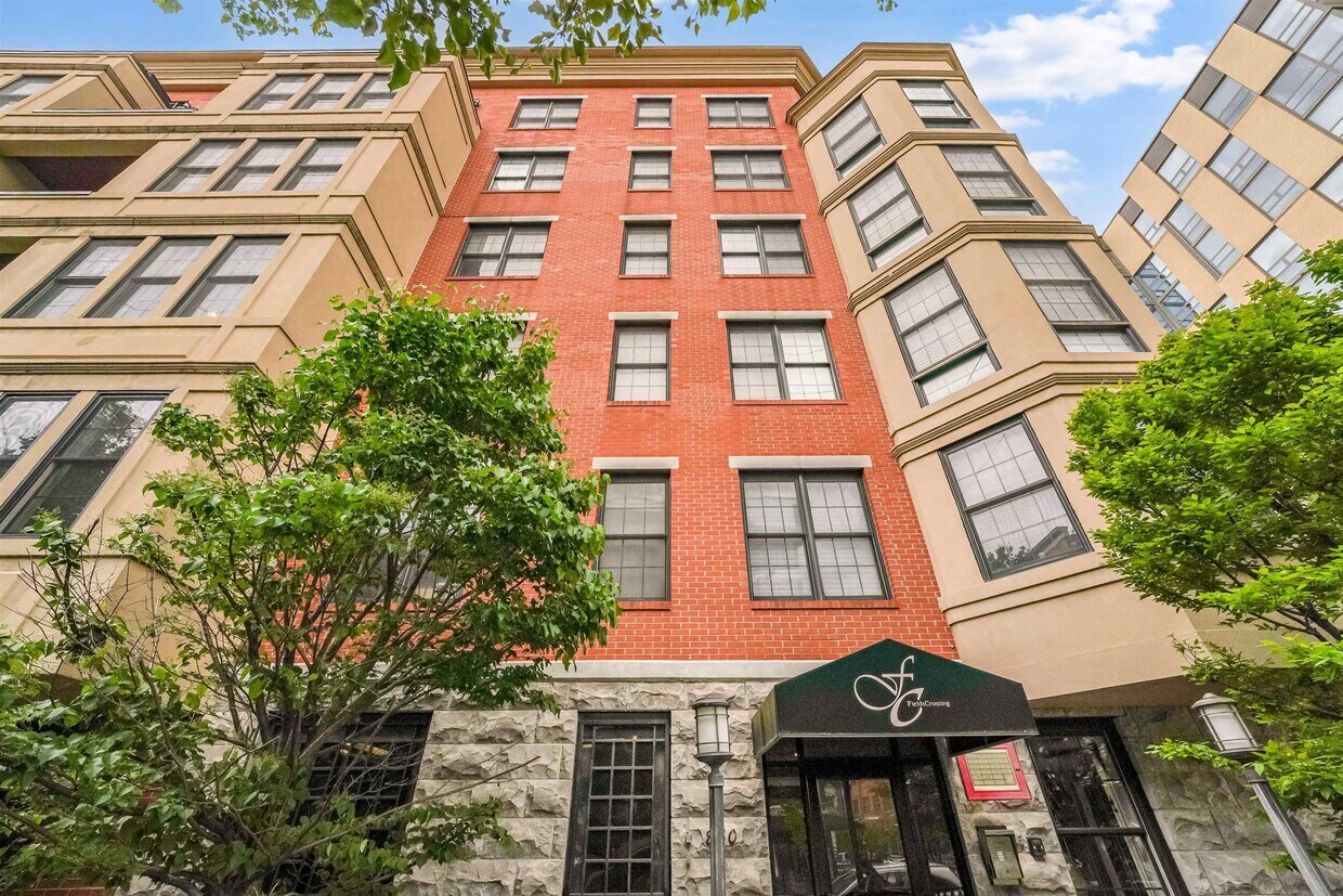 Foto principal - 830 Monroe St
