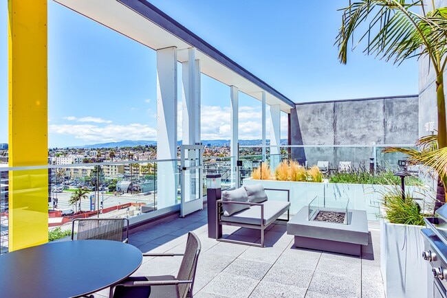 Top Deck looking north - 3838 by CLG