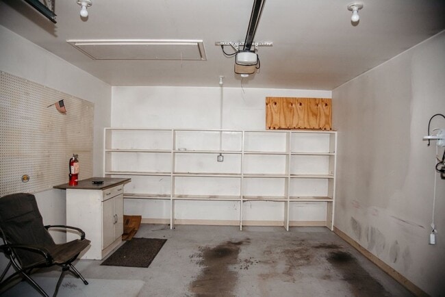 Building Photo - 207 W Maple St